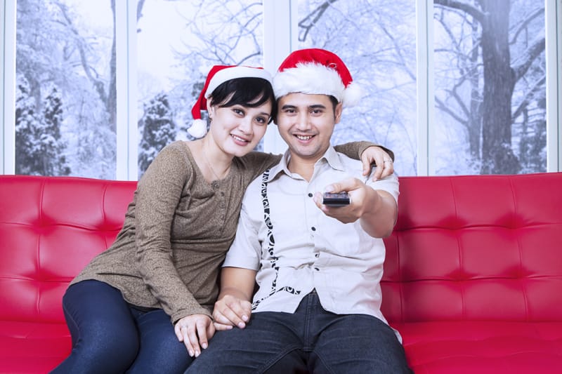 Couple-Watching-Christmas-Movies